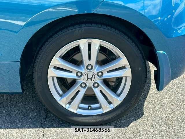 Honda CR-Z 2011-03 8218137-12