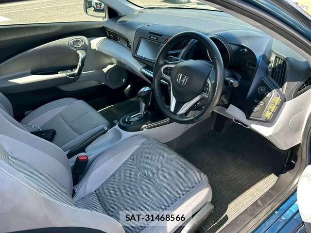 Honda CR-Z 2011-03 8218137-2
