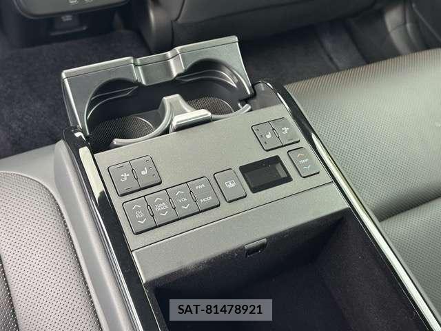 Toyota Crown Crossover 2022-10 8218282-14