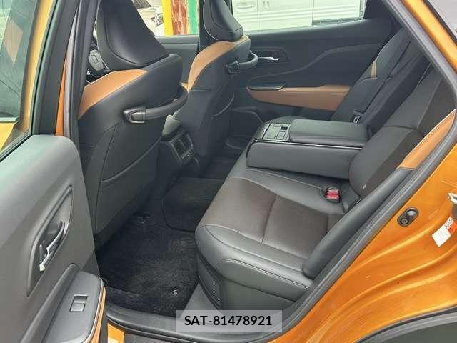 Toyota Crown Crossover 2022-10 8218282-4