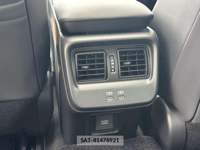 Toyota Crown Crossover 2022-10 8218282-7