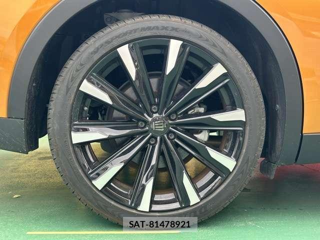 Toyota Crown Crossover 2022-10 8218282-8