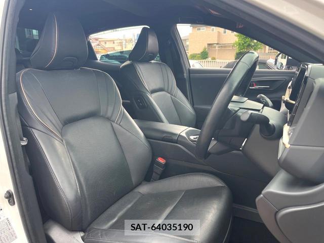 Toyota Crown Crossover 2023-07 8219482-7