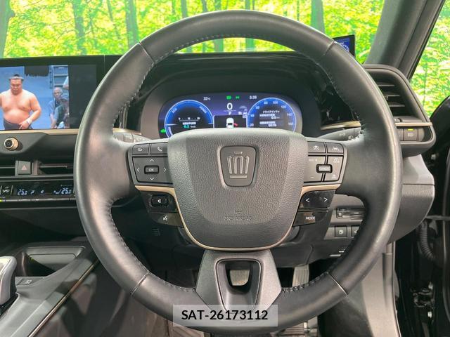 Toyota Crown Crossover 2023-03 8220549-1