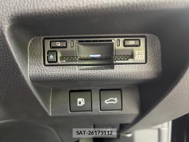 Toyota Crown Crossover 2023-03 8220549-17