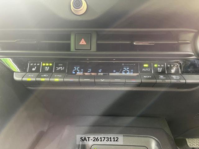 Toyota Crown Crossover 2023-03 8220549-9