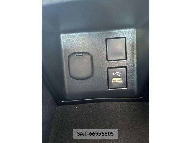 Toyota Crown Crossover 2023-06 8220651-12