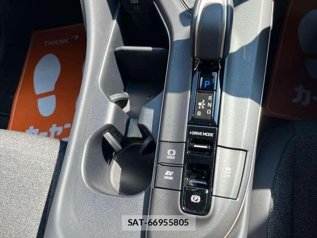 Toyota Crown Crossover 2023-06 8220651-7