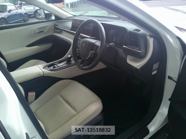 Toyota Crown Crossover 2023-05 8221661-12