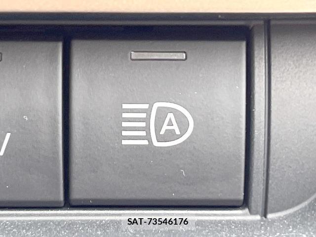 Toyota Crown Crossover 2023-08 8223085-5