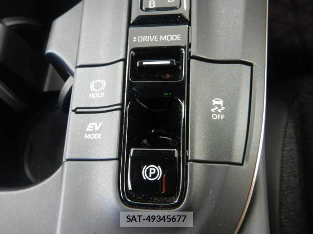 Toyota Crown Crossover 2023-05 8223932-4