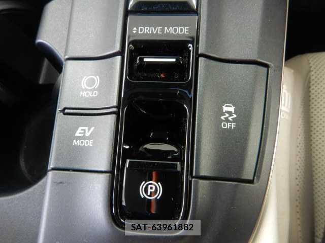 Toyota Crown Crossover 2023-03 8223933-5