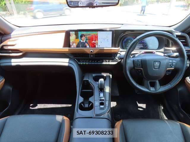 Toyota Crown Crossover 2022-11 8224301-1