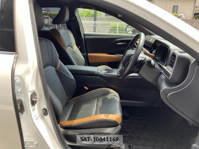 Toyota Crown Crossover 2024-03 8225330-3