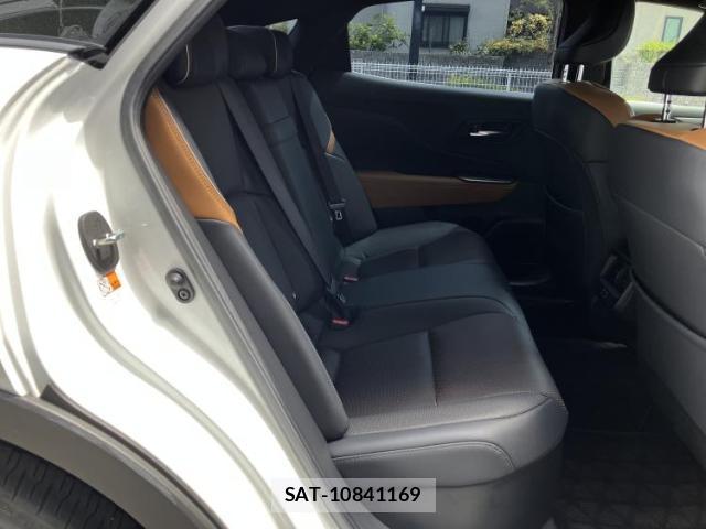 Toyota Crown Crossover 2024-03 8225330-4