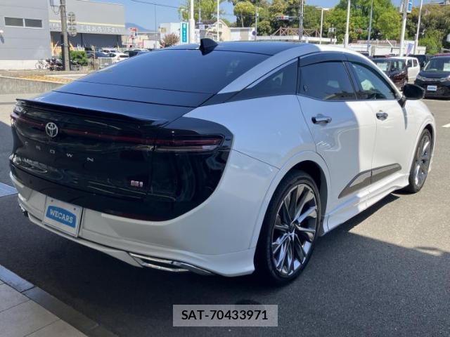 Toyota Crown Crossover 2023-04 8225422-2