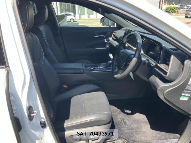 Toyota Crown Crossover 2023-04 8225422-3