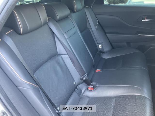 Toyota Crown Crossover 2023-04 8225422-4