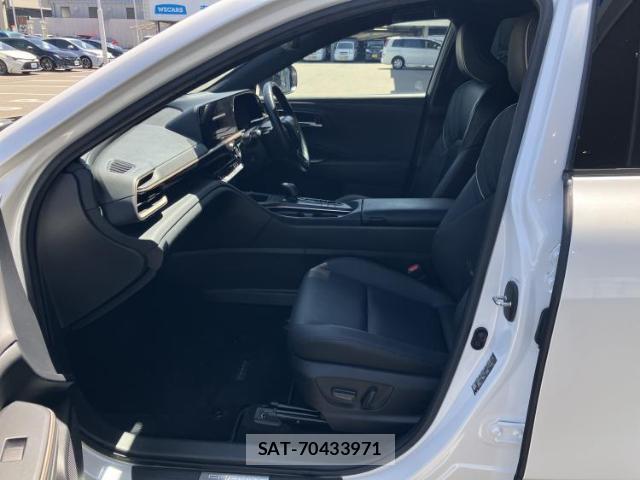 Toyota Crown Crossover 2023-04 8225422-5