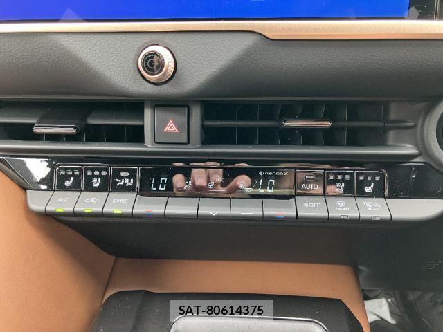 Toyota CROWN ESTATE 2025-06 8220466-11