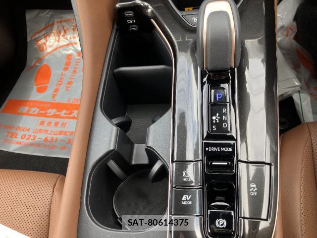Toyota CROWN ESTATE 2025-06 8220466-12