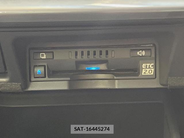 Toyota CROWN HYBRID 2019-03 8216106-7