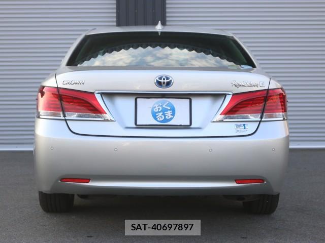 Toyota CROWN HYBRID 2017-05 8217273-1
