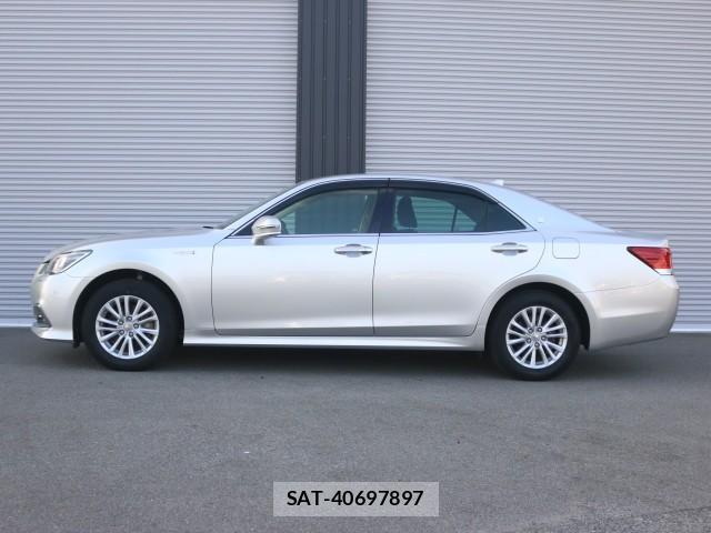 Toyota CROWN HYBRID 2017-05 8217273-10