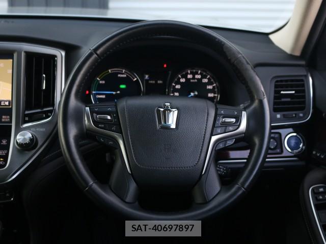 Toyota CROWN HYBRID 2017-05 8217273-17