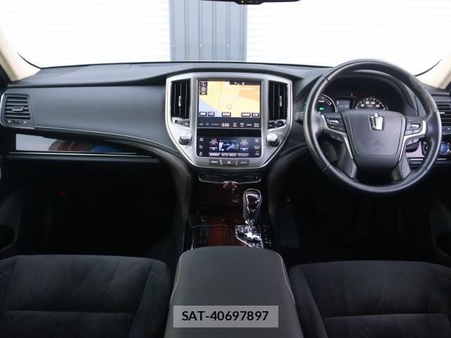 Toyota CROWN HYBRID 2017-05 8217273-2