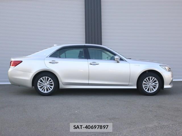Toyota CROWN HYBRID 2017-05 8217273-3