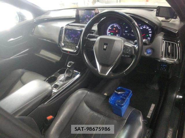 Toyota CROWN HYBRID 2018-12 8219008-2
