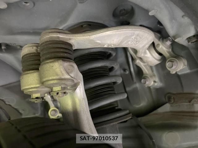 Toyota CROWN HYBRID 2018-10 8220085-19