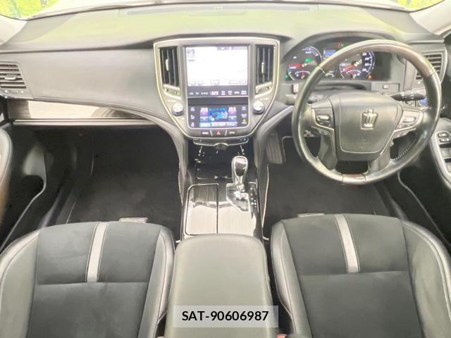 Toyota CROWN HYBRID 2018-04 8220093-1