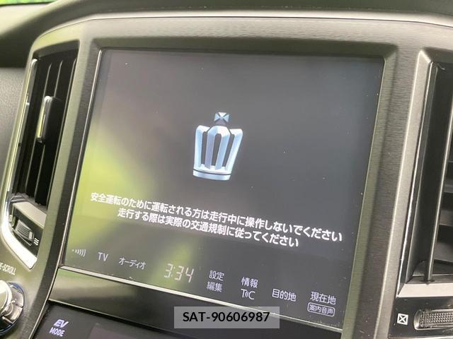 Toyota CROWN HYBRID 2018-04 8220093-2
