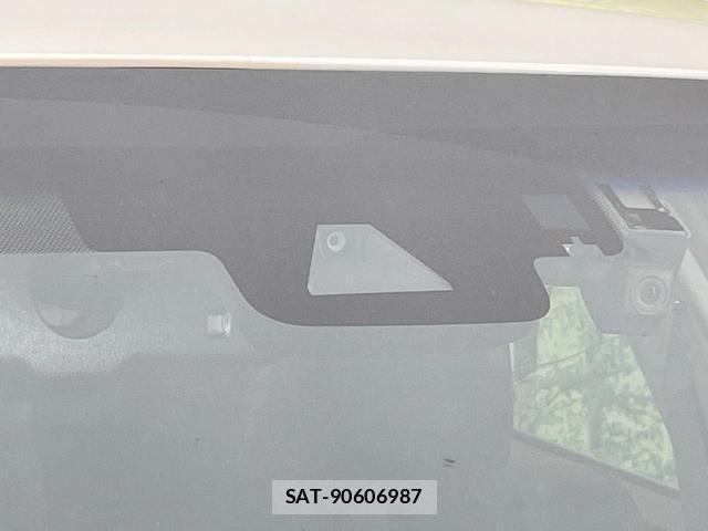 Toyota CROWN HYBRID 2018-04 8220093-3