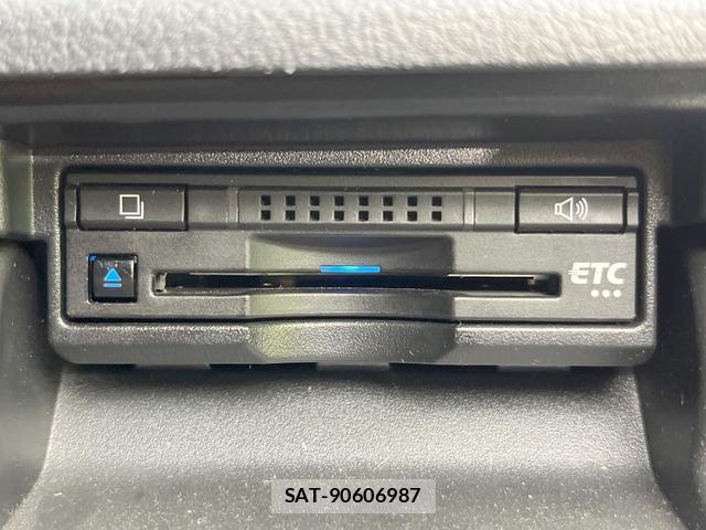 Toyota CROWN HYBRID 2018-04 8220093-6