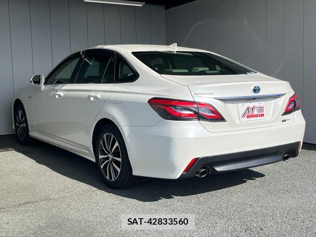 Toyota CROWN HYBRID 2019-03 8220492-3