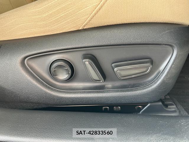 Toyota CROWN HYBRID 2019-03 8220492-9