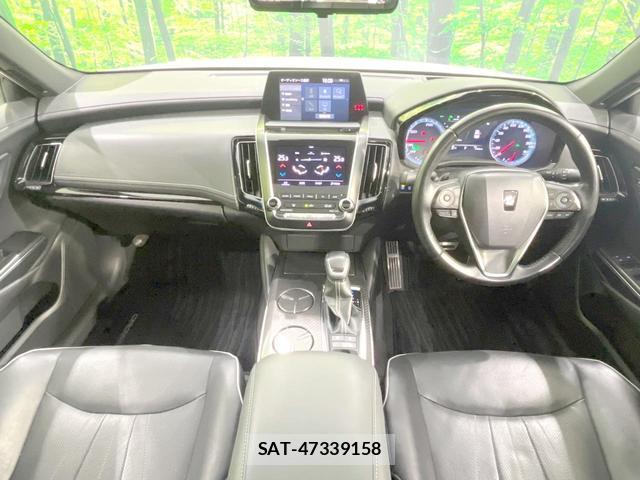 Toyota CROWN HYBRID 2019-03 8221843-1