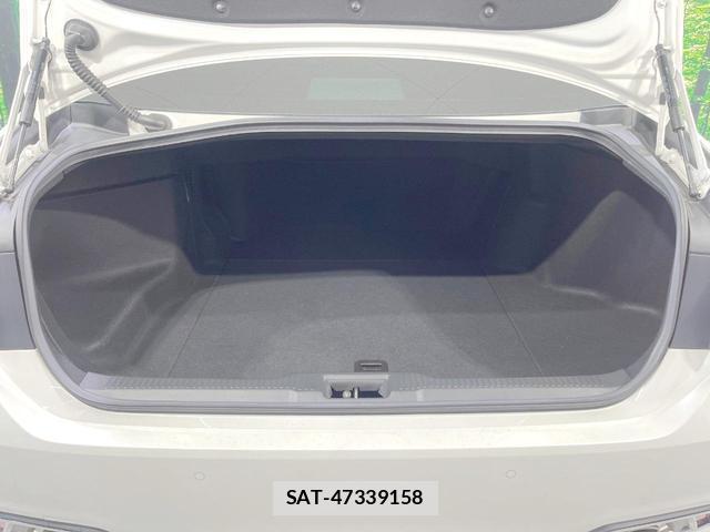 Toyota CROWN HYBRID 2019-03 8221843-9