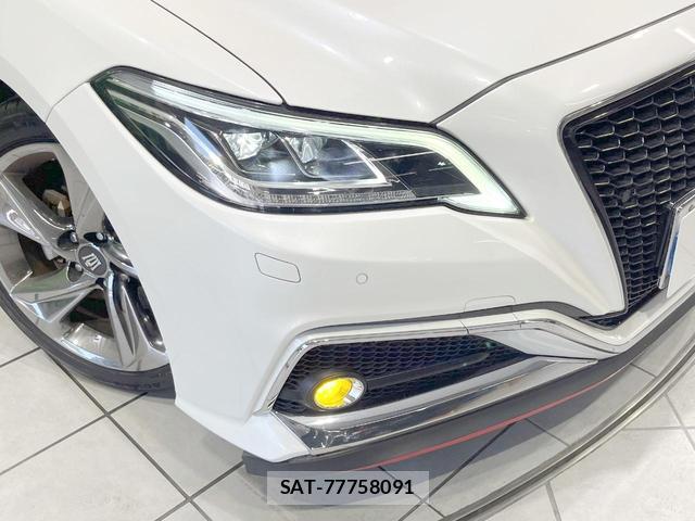 Toyota CROWN HYBRID 2018-08 8221847-11