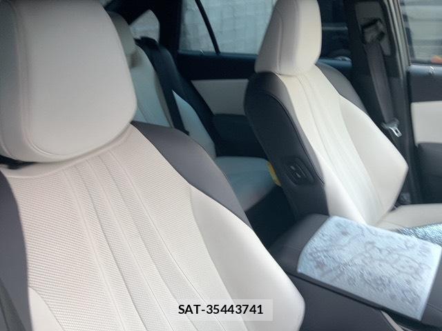 Toyota CROWN HYBRID 2019-03 8222052-2
