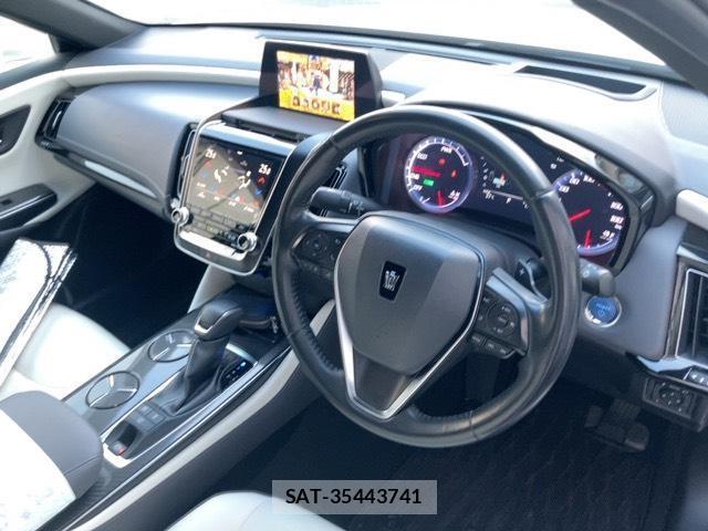 Toyota CROWN HYBRID 2019-03 8222052-3