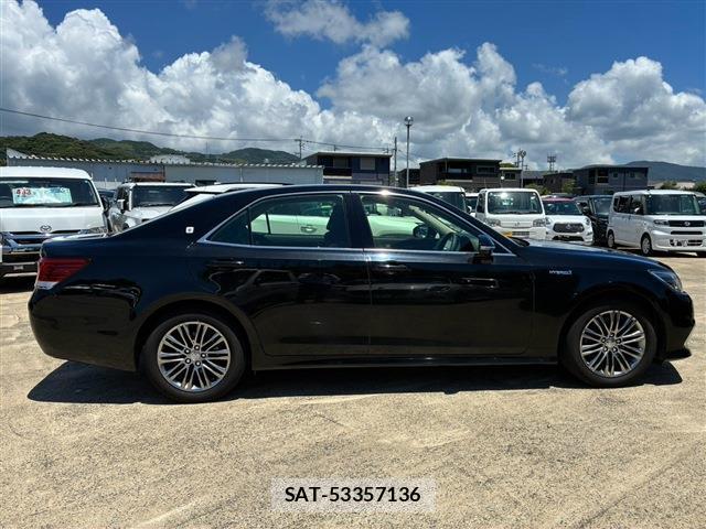 Toyota CROWN HYBRID 2017-06 8222595-14