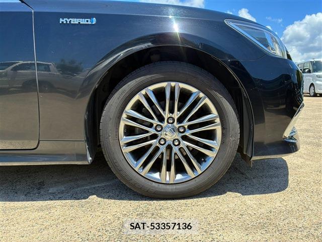 Toyota CROWN HYBRID 2017-06 8222595-15