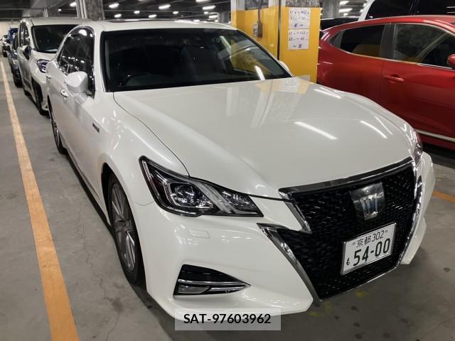 Toyota CROWN HYBRID 2017-01 8222796-1