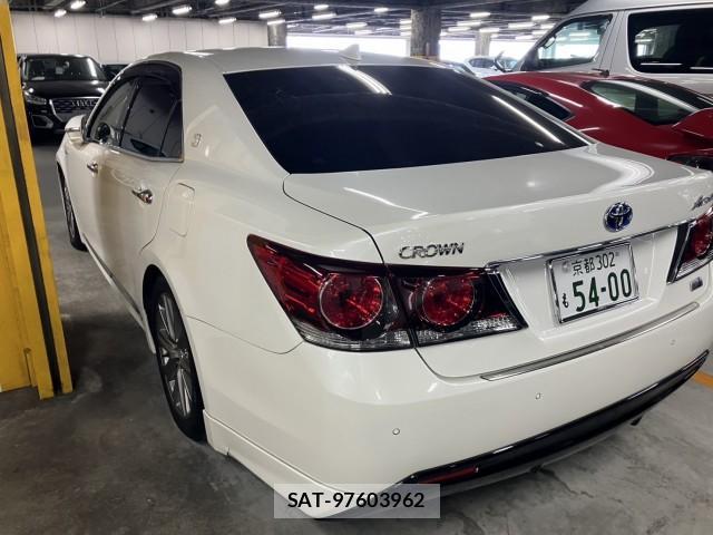 Toyota CROWN HYBRID 2017-01 8222796-3