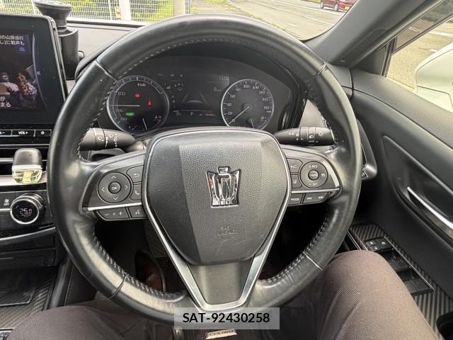 Toyota CROWN HYBRID 2021-07 8222811-11