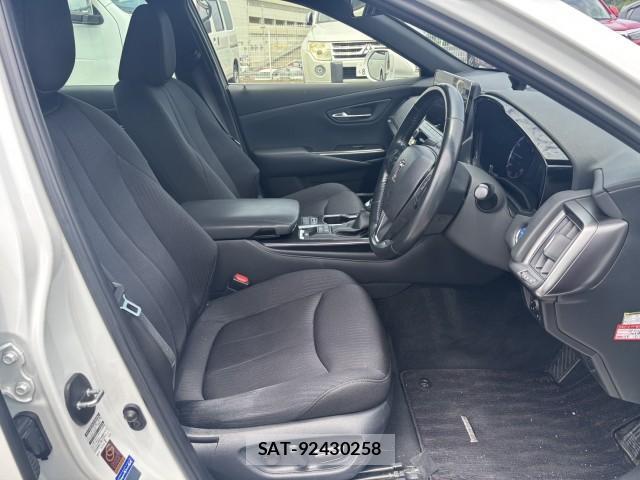 Toyota CROWN HYBRID 2021-07 8222811-13